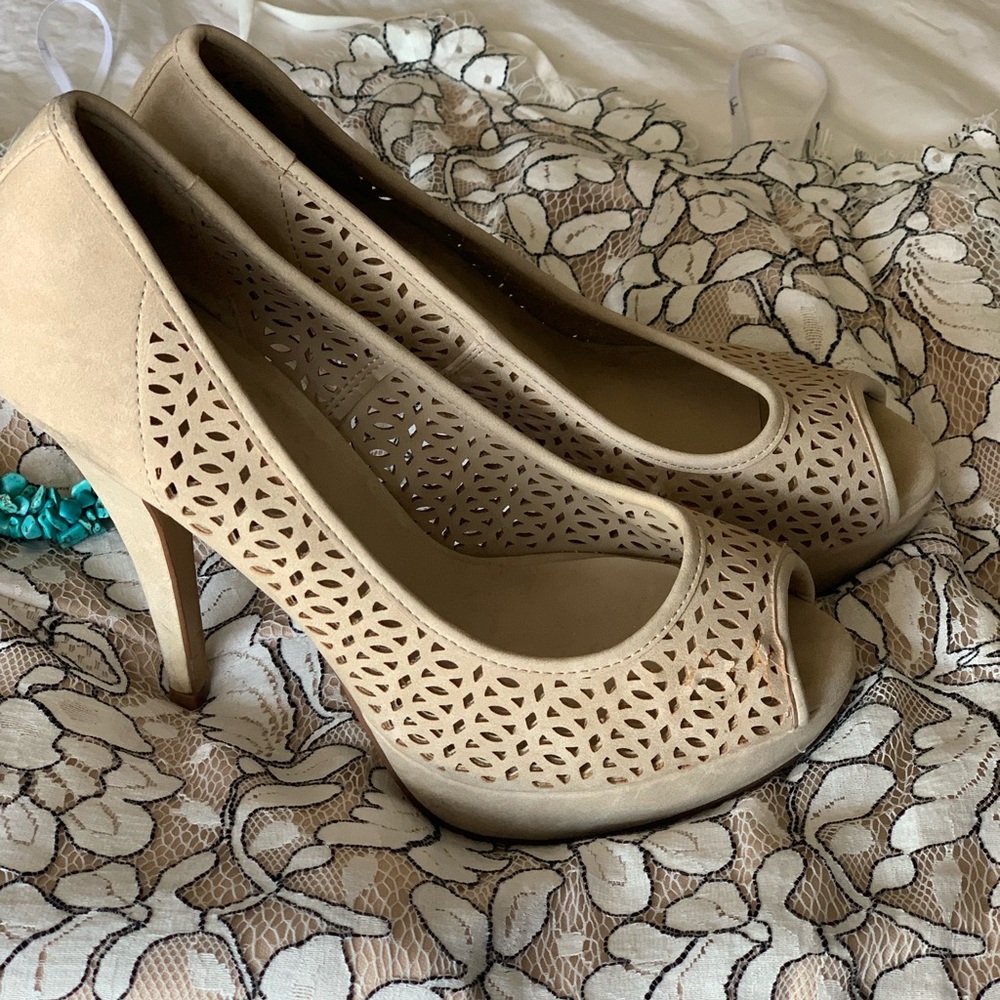 APT 9 | Cream Heels (6.5)